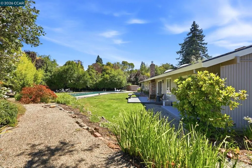 165 Selborne Way Moraga, CA 94556