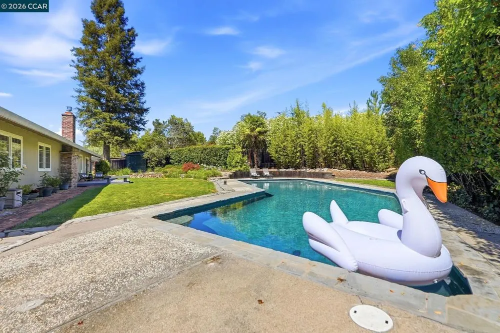 165 Selborne Way Moraga, CA 94556