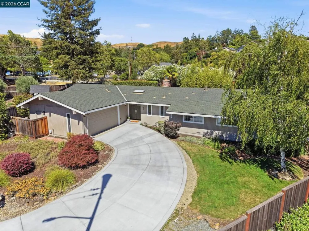 165 Selborne Way Moraga, CA 94556