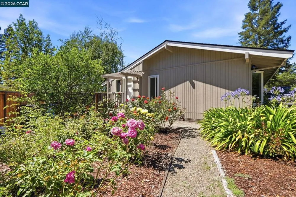 165 Selborne Way Moraga, CA 94556