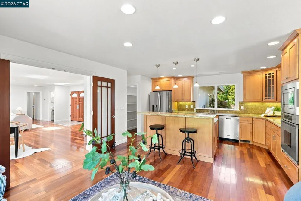 165 Selborne Way Moraga, CA 94556