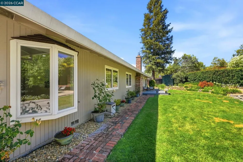 165 Selborne Way Moraga, CA 94556