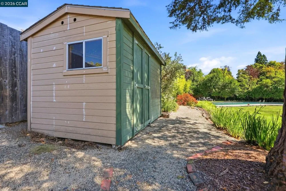 165 Selborne Way Moraga, CA 94556