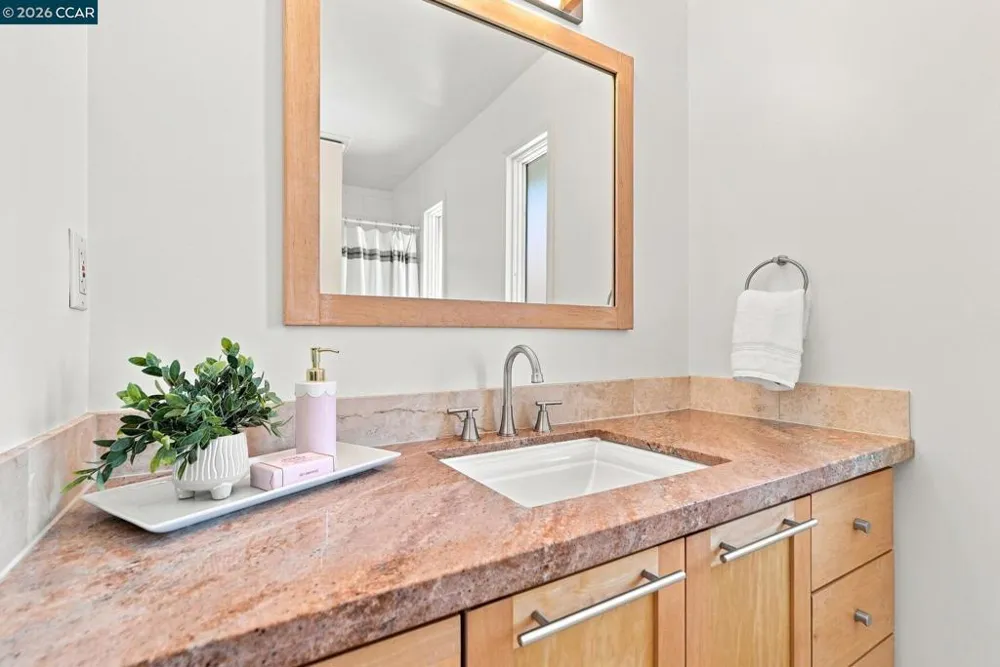 165 Selborne Way Moraga, CA 94556
