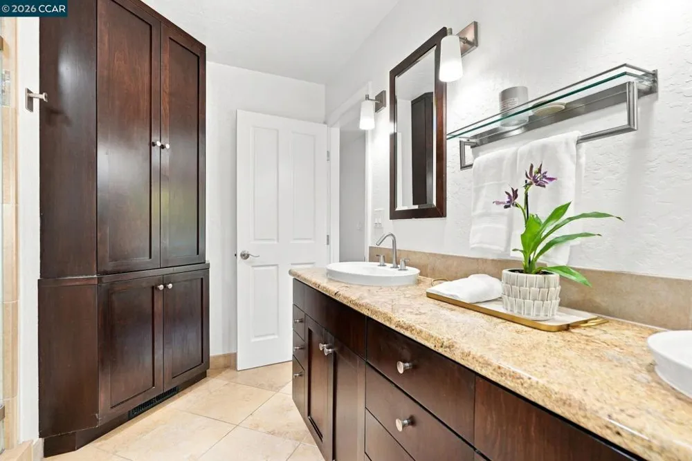 165 Selborne Way Moraga, CA 94556