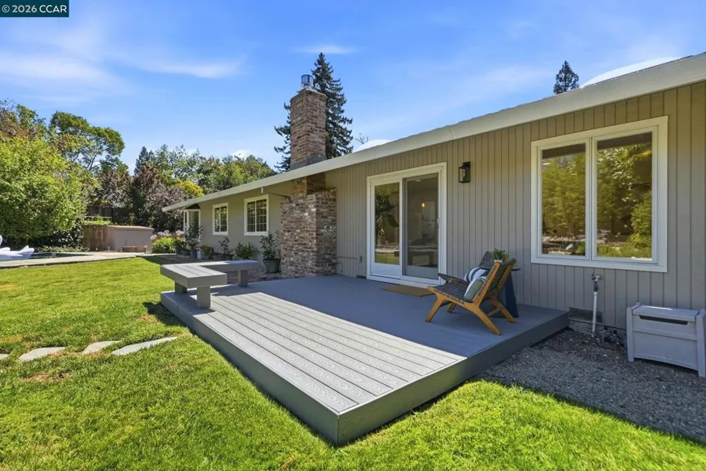 165 Selborne Way Moraga, CA 94556