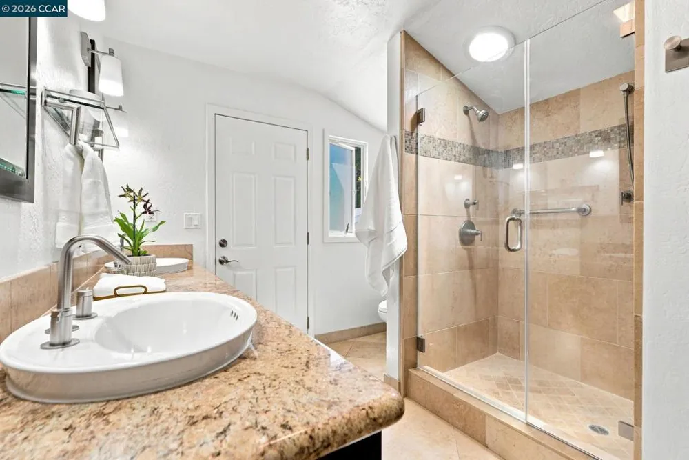 165 Selborne Way Moraga, CA 94556