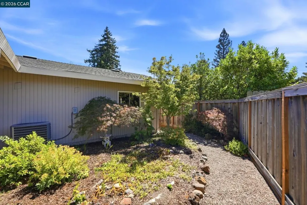 165 Selborne Way Moraga, CA 94556