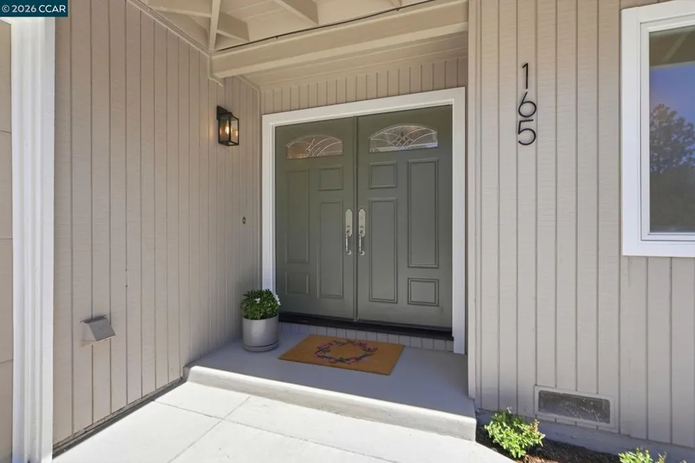 165 Selborne Way Moraga, CA 94556
