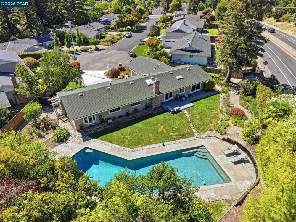 165 Selborne Way Moraga, CA 94556