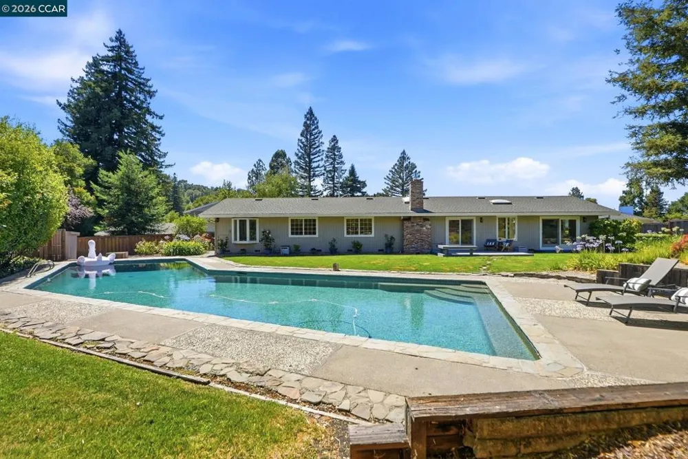 165 Selborne Way Moraga, CA 94556
