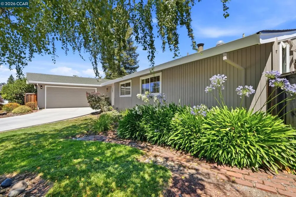 165 Selborne Way Moraga, CA 94556