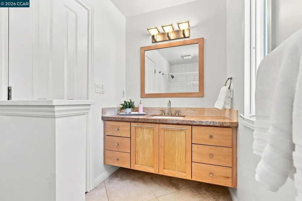 165 Selborne Way Moraga, CA 94556