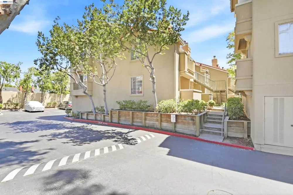 526 Arbor Way Milpitas, CA 95035