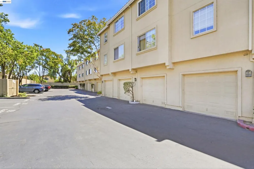 526 Arbor Way Milpitas, CA 95035