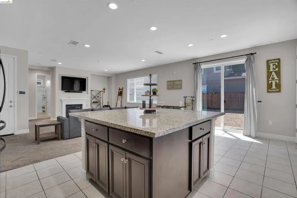 577 Sapphire Parkway Oakley, CA 94561