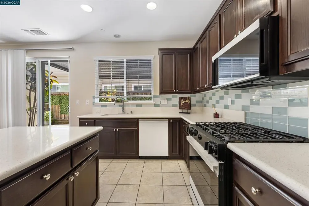 142 Halsey Way Pittsburg, CA 94565