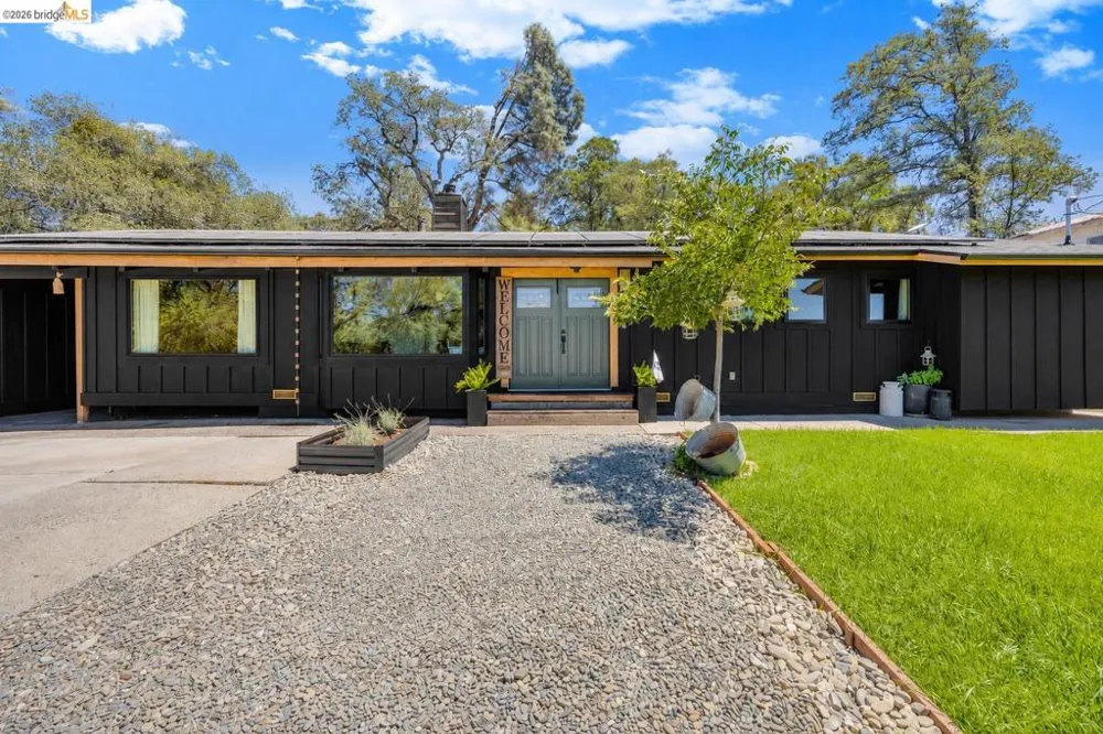 19813 Via Redonda Rd Sonora, CA 95370