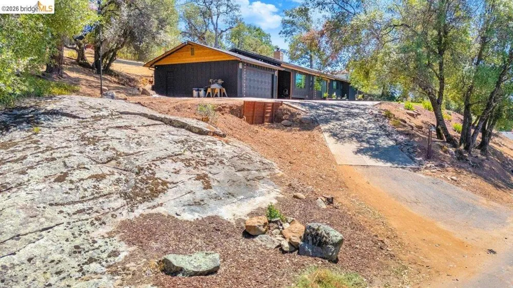 19813 Via Redonda Rd Sonora, CA 95370