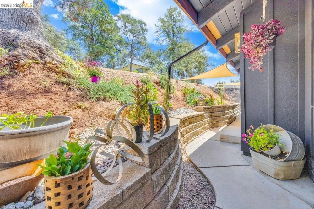 19813 Via Redonda Rd Sonora, CA 95370
