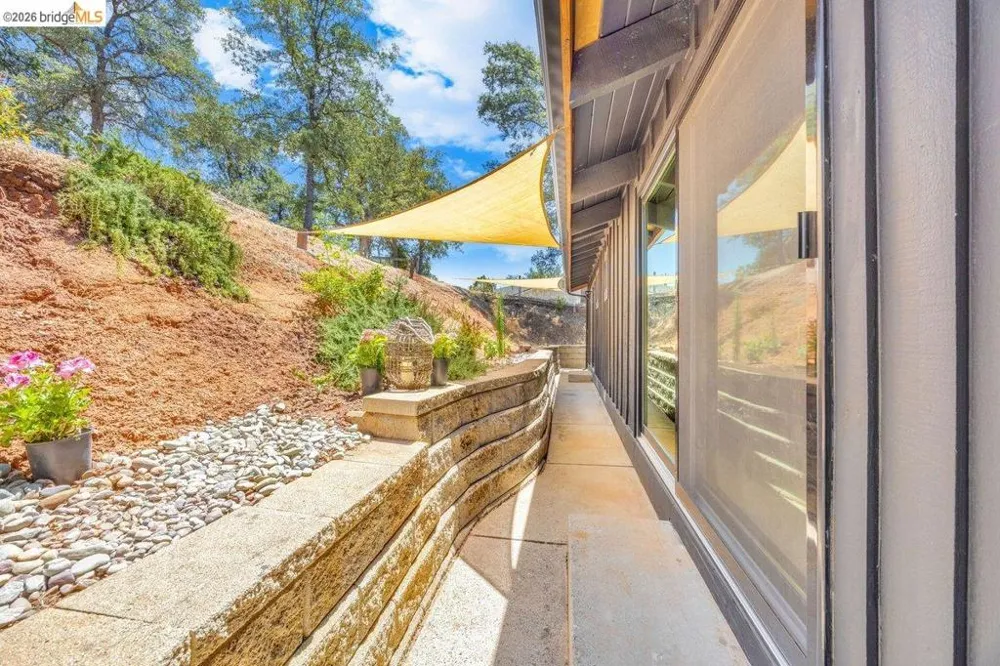 19813 Via Redonda Rd Sonora, CA 95370