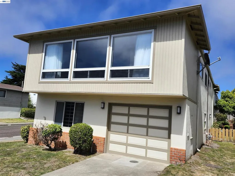 110 Sunshine Dr Pacifica, CA 94044