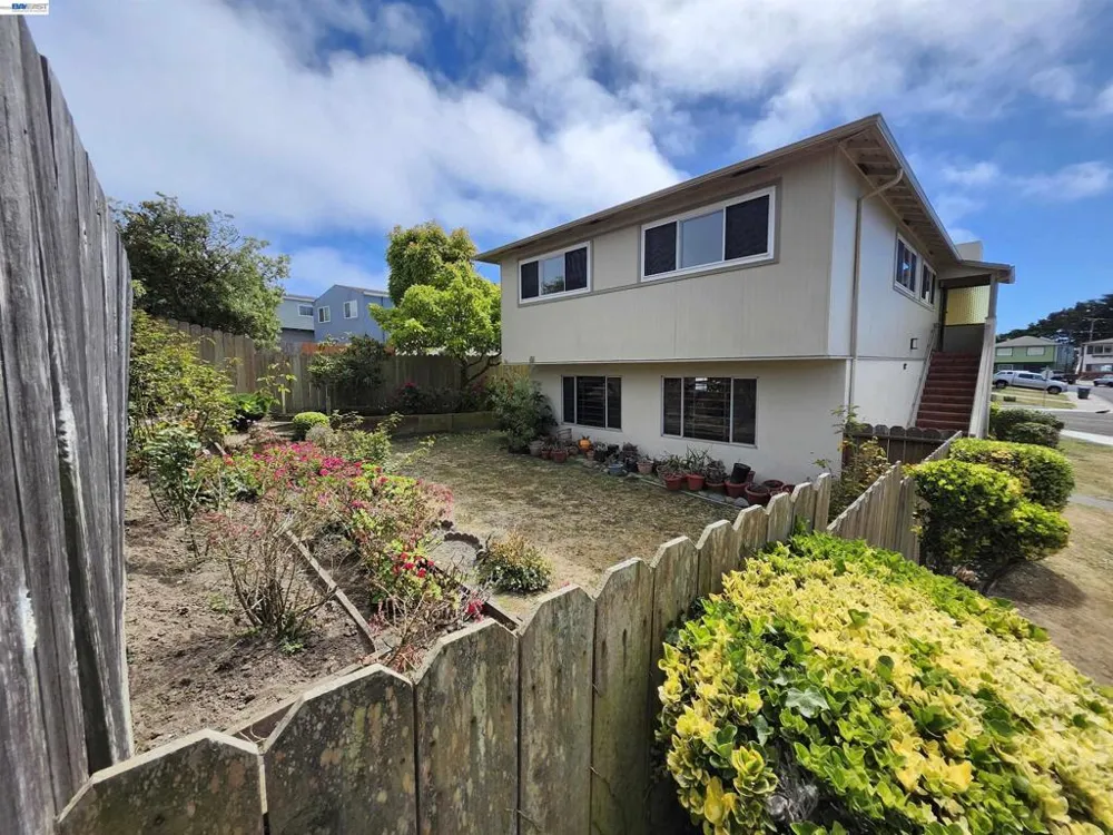 110 Sunshine Dr Pacifica, CA 94044