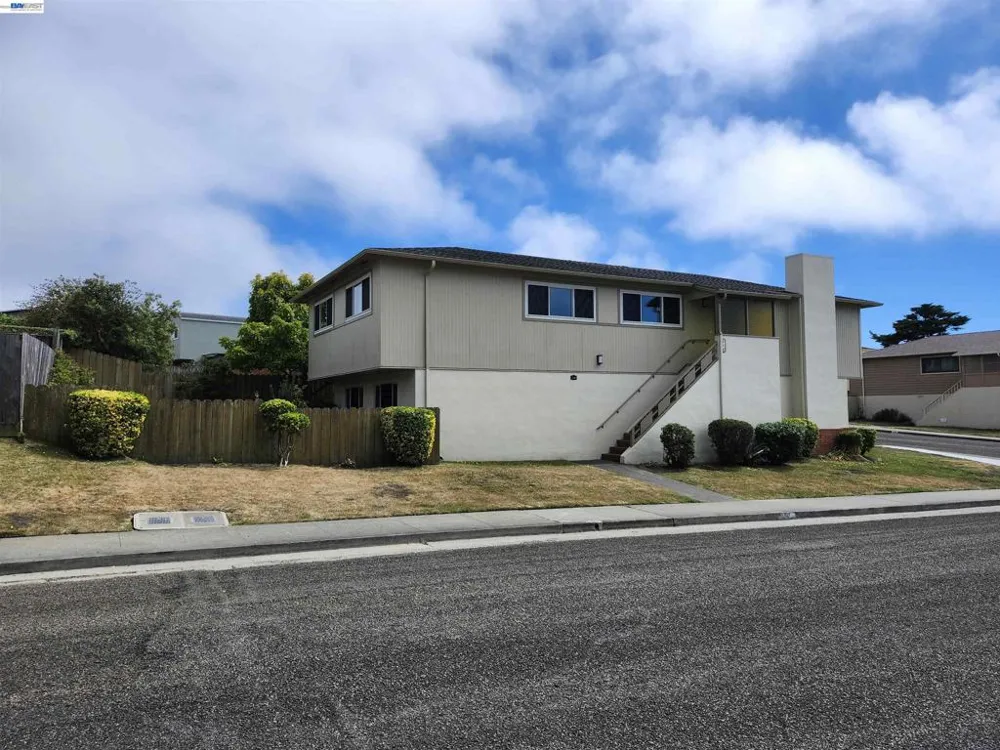 110 Sunshine Dr Pacifica, CA 94044