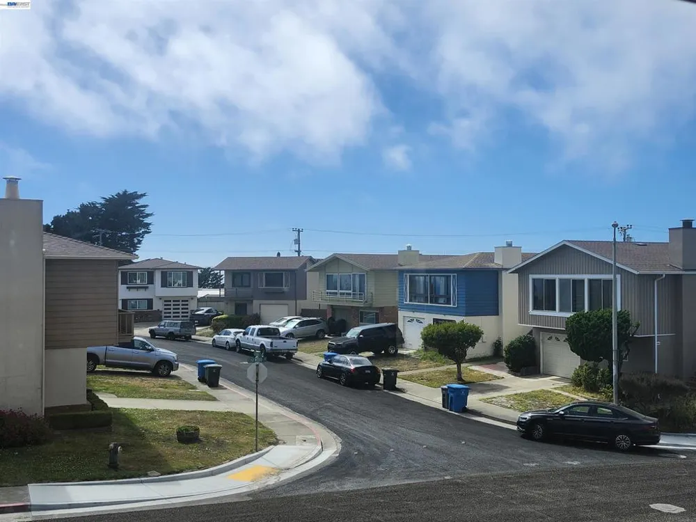 110 Sunshine Dr Pacifica, CA 94044