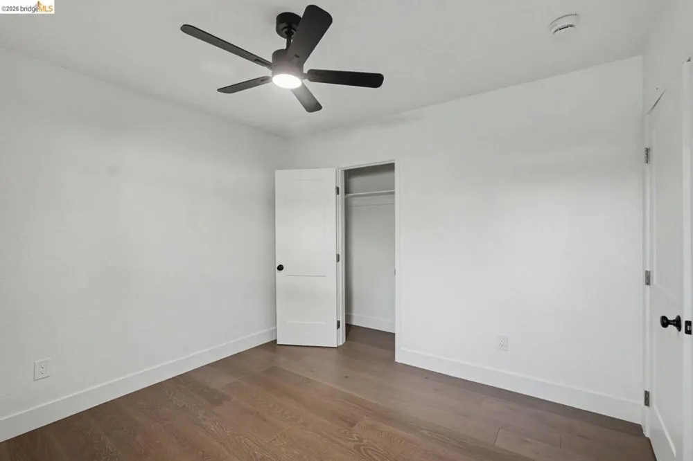952 105th AVE Oakland, CA 94603