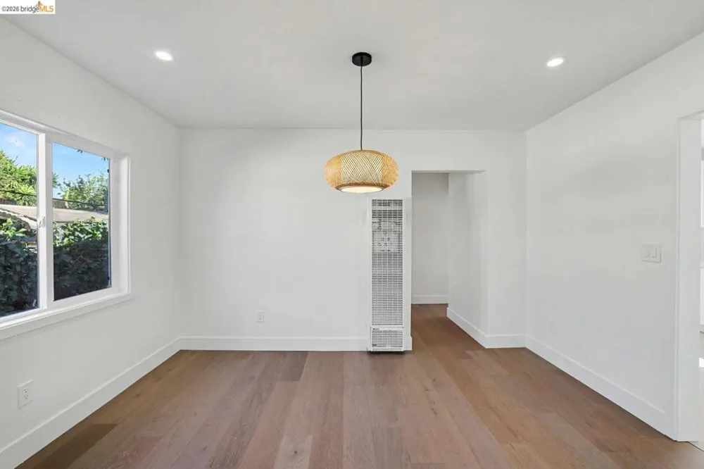 952 105th AVE Oakland, CA 94603
