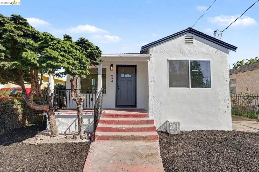 952 105th AVE Oakland, CA 94603
