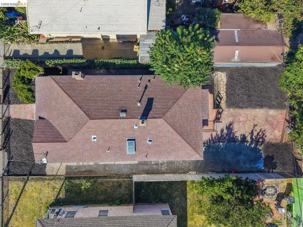 952 105th AVE Oakland, CA 94603