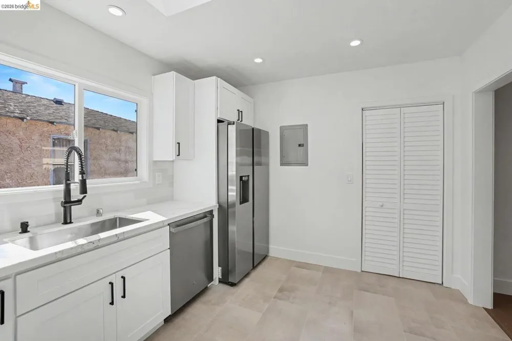 952 105th AVE Oakland, CA 94603
