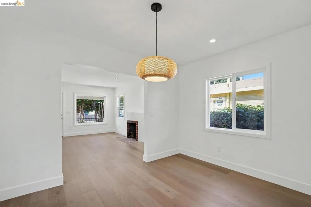 952 105th AVE Oakland, CA 94603