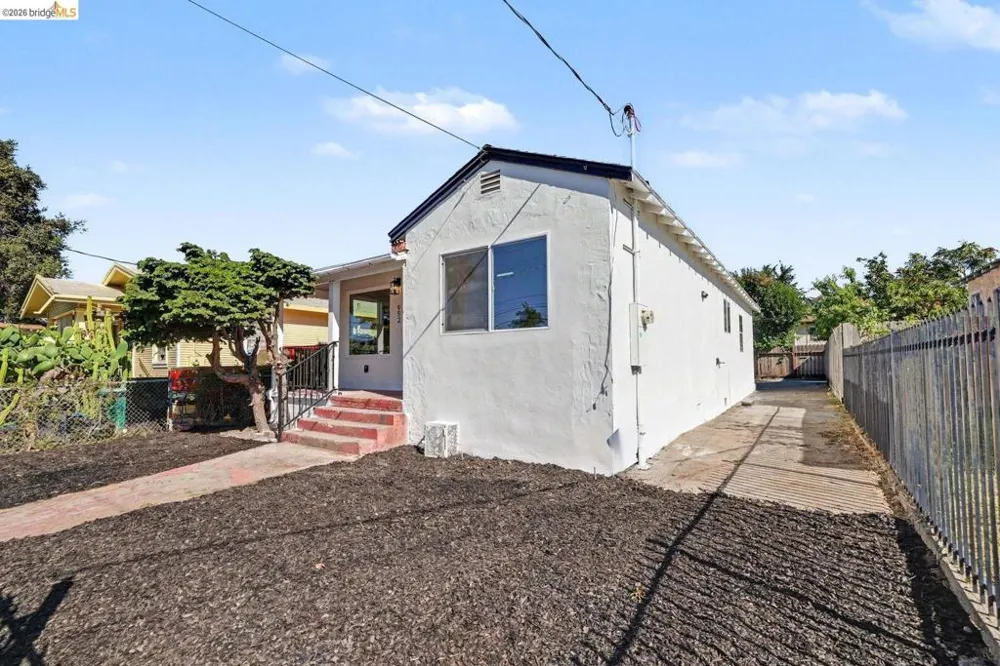 952 105th AVE Oakland, CA 94603