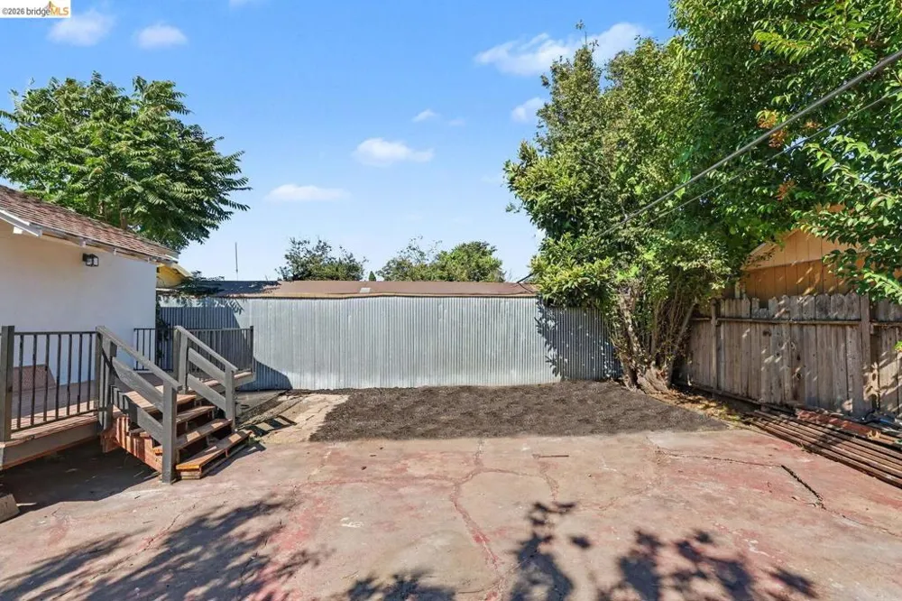 952 105th AVE Oakland, CA 94603