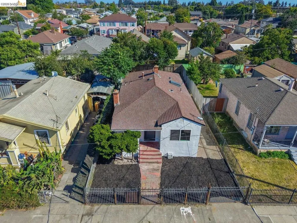 952 105th AVE Oakland, CA 94603