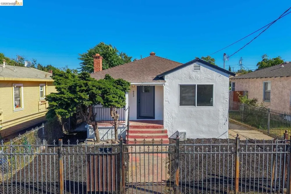 952 105th AVE Oakland, CA 94603