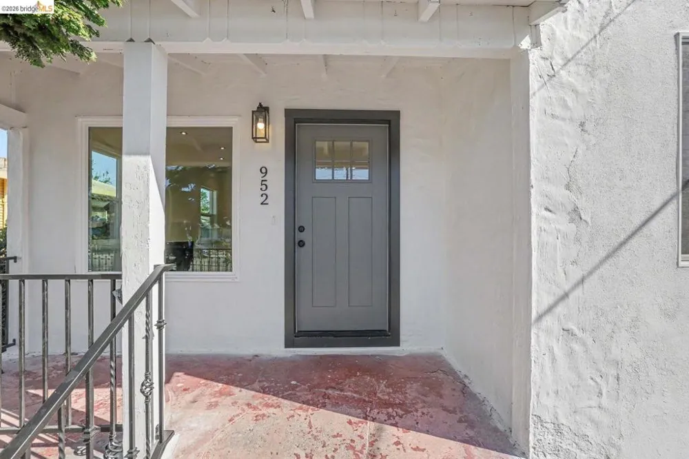 952 105th AVE Oakland, CA 94603