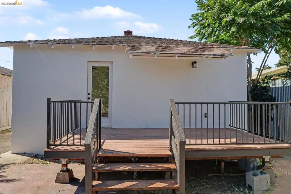 952 105th AVE Oakland, CA 94603