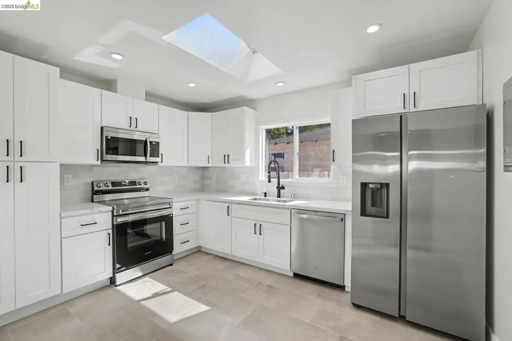 952 105th AVE Oakland, CA 94603