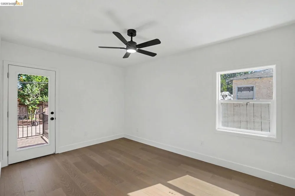 952 105th AVE Oakland, CA 94603