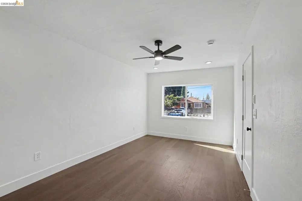952 105th AVE Oakland, CA 94603
