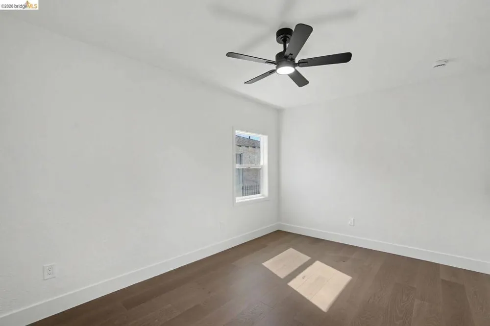 952 105th AVE Oakland, CA 94603