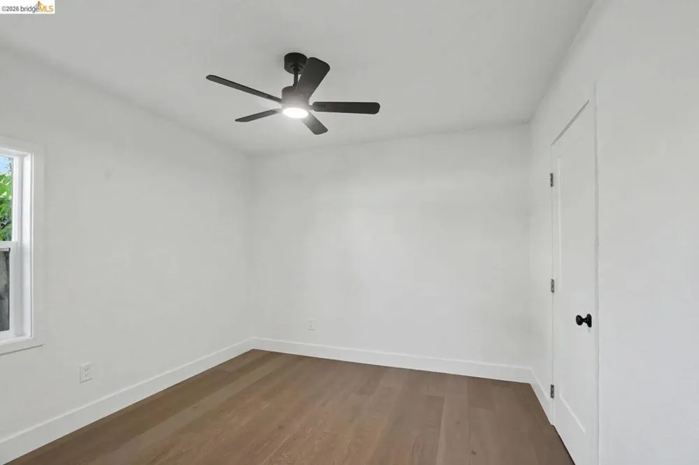 952 105th AVE Oakland, CA 94603