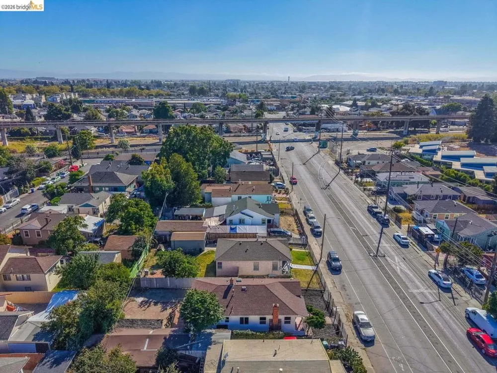 952 105th AVE Oakland, CA 94603