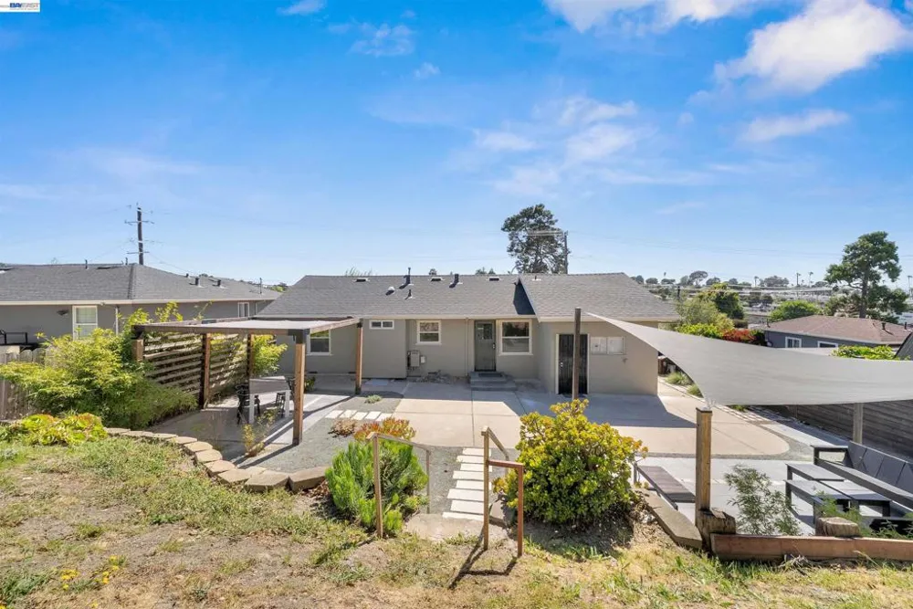 2518 Tara Hills Dr San Pablo, CA 94806
