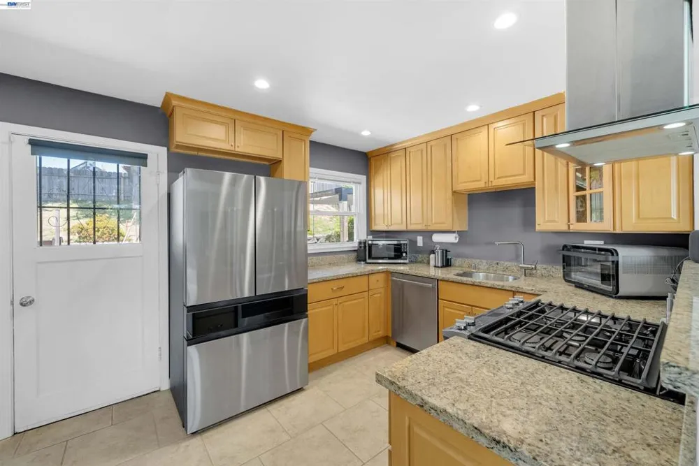 2518 Tara Hills Dr San Pablo, CA 94806