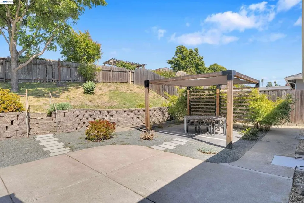 2518 Tara Hills Dr San Pablo, CA 94806